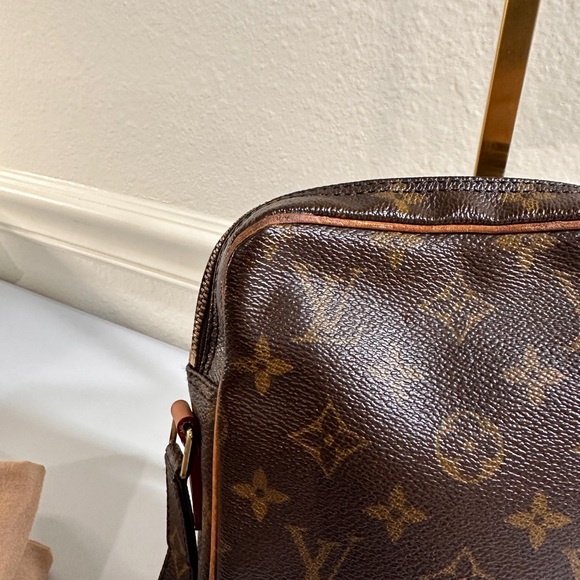 LOUIS VUITTON Danube crossbody bag with dustbag and COA - Picture 14 of 17